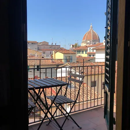 Guesthost - Sant'ambrogio Gem - Chic Nest Appartement