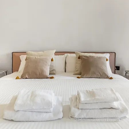 Guesthost - Sant'ambrogio Gem - Chic Nest Florence