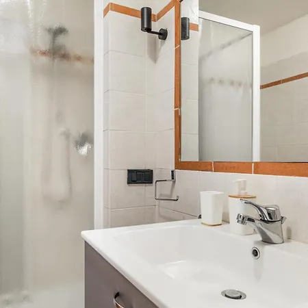 Guesthost - Sant'ambrogio Gem - Chic Nest Appartement