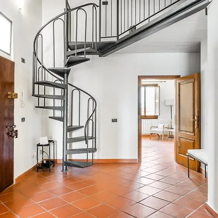 Guesthost - Sant'ambrogio Gem - Chic Nest *