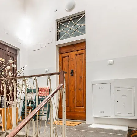 Guesthost - Sant'ambrogio Gem - Chic Nest * Florence