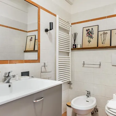 Апартаменты Guesthost - Sant'ambrogio Gem - Chic Nest Флоренция