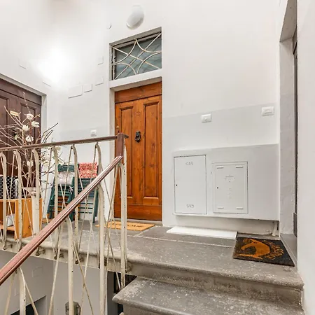 Guesthost - Sant'ambrogio Gem - Chic Nest Флоренция
